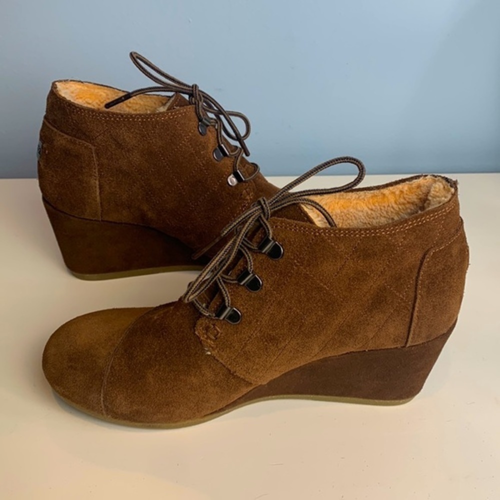 Toms Desert Suede Wedge Bootie NWOB - Picture 7 of 7